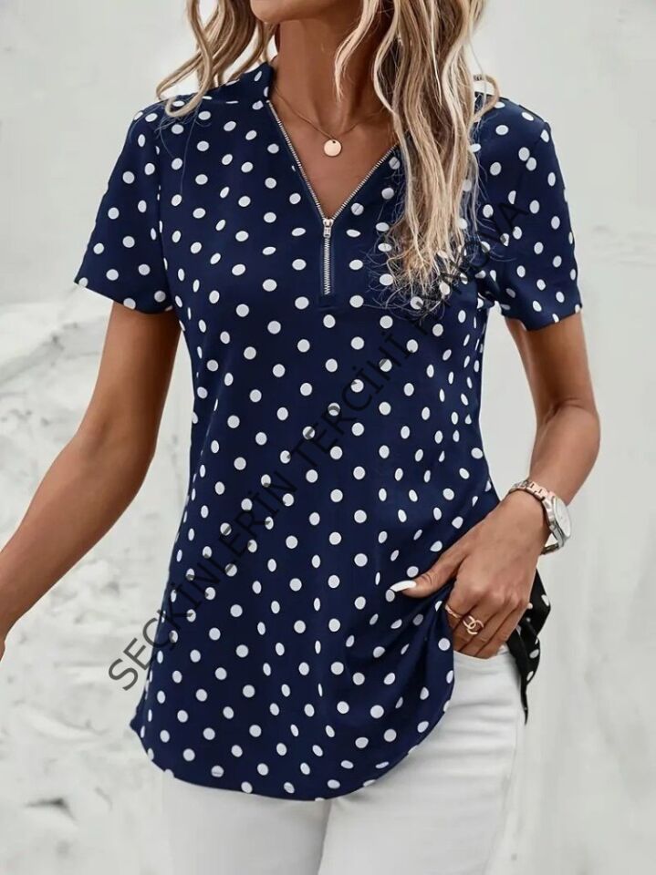 Kadın Kısa Kollu Yakadan Fermuarlı Puantiyeli Uzun Dokuma Viskon Bluz