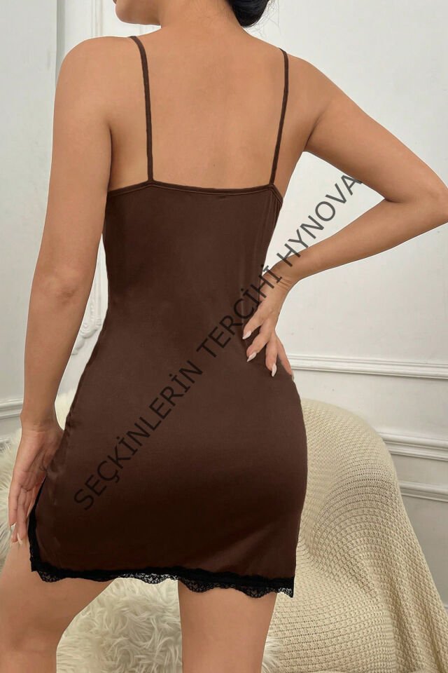 Kadın Kahverengi Göğsü ve Bacakları Dantelli Yırtmaçlı Şık Gecelik – Modern ve Şık Tasarım