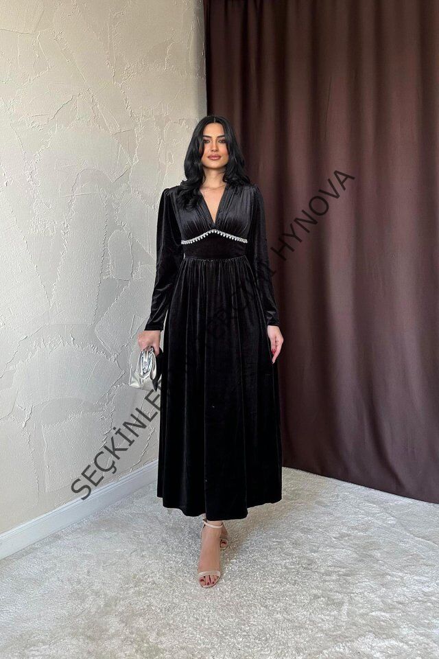 Siyah Göğüs Altı Taşlı Elbise