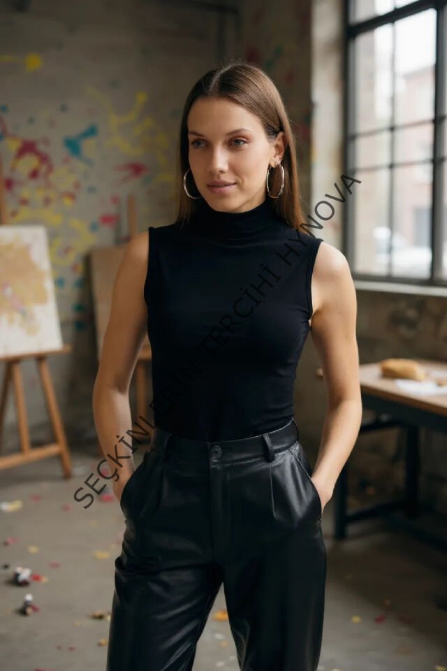 Kadın Siyah Kolsuz Balıkçı Yaka Basic Bluz