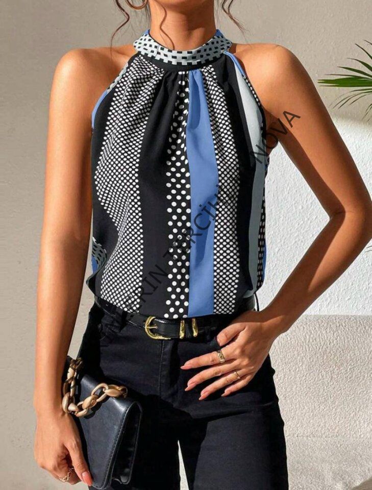 Kadın Yarım Balıkçı Yaka Kolsuz Mikro Bluz