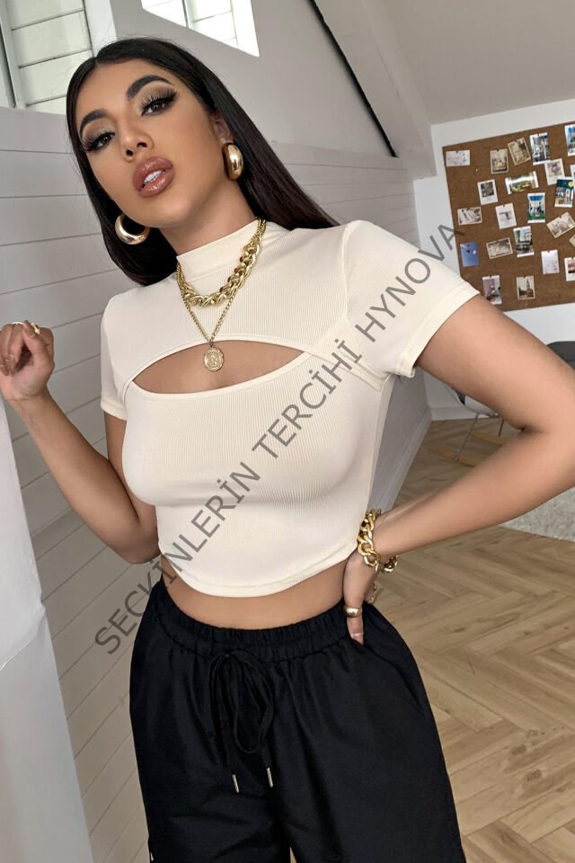 Kadın Ekru Göğüs Dekolteli Yarım Kollu Cut Out Crop Top Bluz – Şık, Rahat ve Kolay Kombinlenebilir