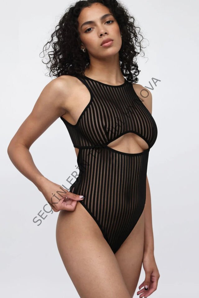 Kadın Siyah Cut-Out Detaylı Transparan Çizgili Gecelik – Modern ve Şık Tasarım