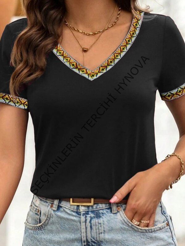 Kadın Kısa Kollu V şerit Etnik Desen Yakalı Viskon Bluz
