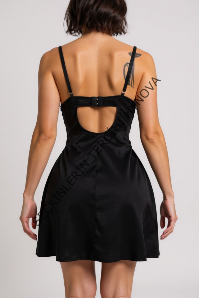 Kadın Siyah Yırtmaçlı Göğsü Dantelli Agraflı Gecelik – Modern ve Şık Tasarım