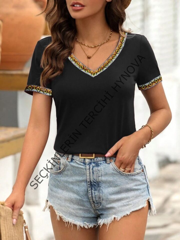 Kadın Kısa Kollu V şerit Etnik Desen Yakalı Viskon Bluz