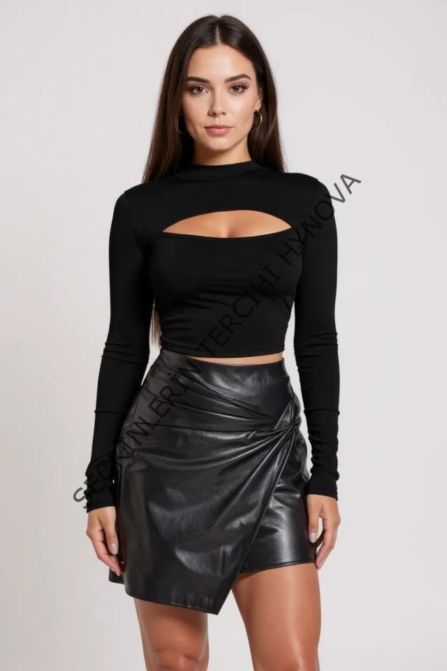 Kadın Siyah Göğüs Dekolteli Uzun Kollu Cut Out Crop Top Bluz – Şık, Rahat ve Kolay Kombinlenebilir