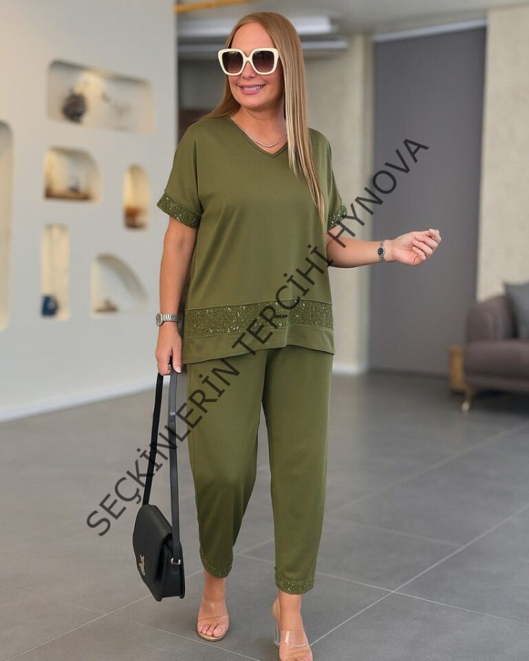 Kadın Kısa Kollu V Yakalı Pul Payetli Viskon Iki Iplik Bluz Ve Pantolon Ikili Takım