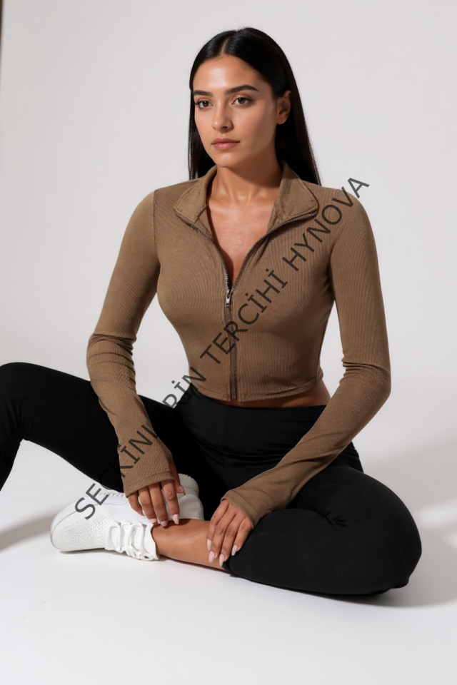 Kadın Kahverengi Uzun Kol Fermuarlı Parmak Geçme Detaylı Dik Yaka Crop Top Bluz – Şık, Rahat ve Kolay Kombinlenebilir