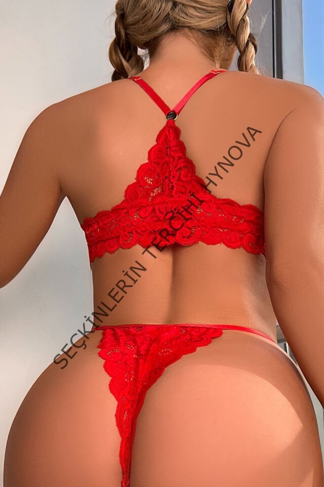 Kadın Kırmızı Sırtı Dantel ve İp Detaylı Şık Sütyen Külot Takımı – Modern, Konforlu ve Günlük Kombinlere Uygun