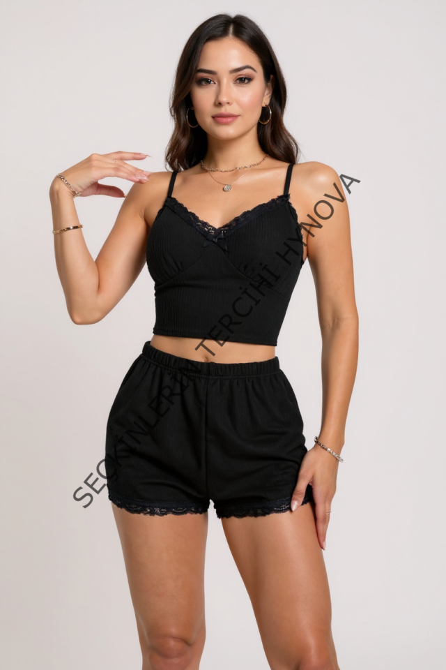 Kadın Siyah Alt ve Üst Dantel Detaylı Fiyonklu Şortlu Gecelik Takımı – Modern, Konforlu ve Günlük Kombinlere Uygun