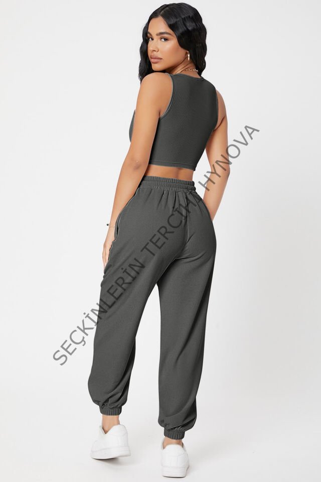 Kadın Antrasit Gri Kaşkorse Cepli Jogger Eşofman Altı ve Crop Top Bluz – Şık, Rahat ve Kolay Kombinlenebilir