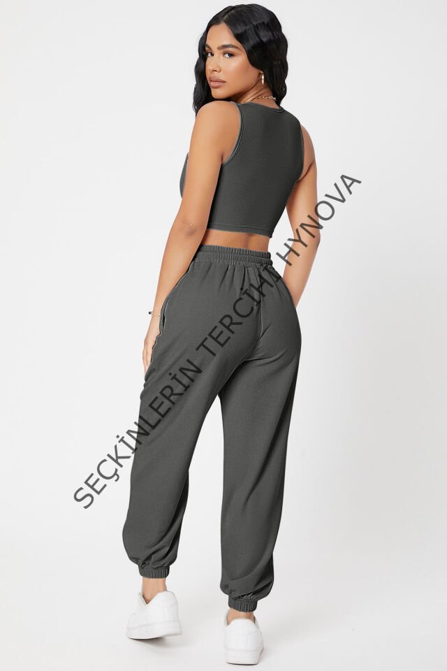 Kadın Antrasit Gri Kaşkorse Cepli Jogger Eşofman Altı ve Crop Top Bluz – Şık, Rahat ve Kolay Kombinlenebilir