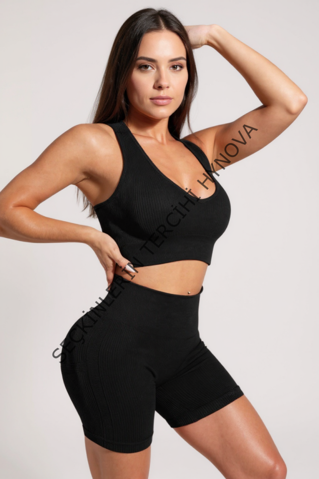 Kadın Siyah Yüksek Bel Çapraz Sırt Detaylı Şortlu Gecelik Takım – Modern, Konforlu ve Günlük Kombinlere Uygun
