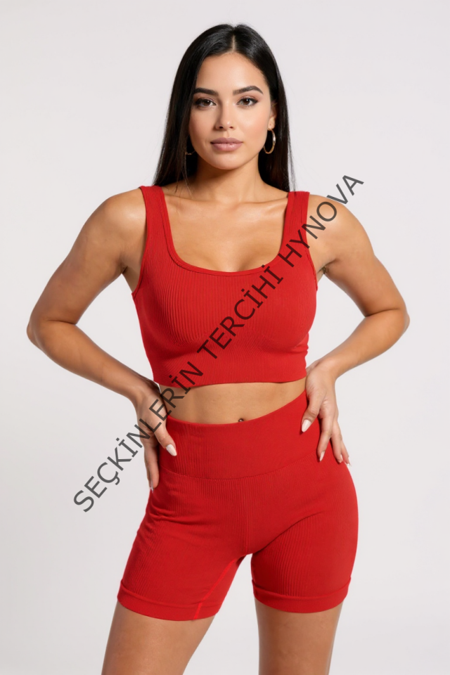 Kadın Kırmızı Kalın Askılı Yüksek Bel Şortlu Gecelik Takımı – Modern, Konforlu ve Günlük Kombinlere Uygun