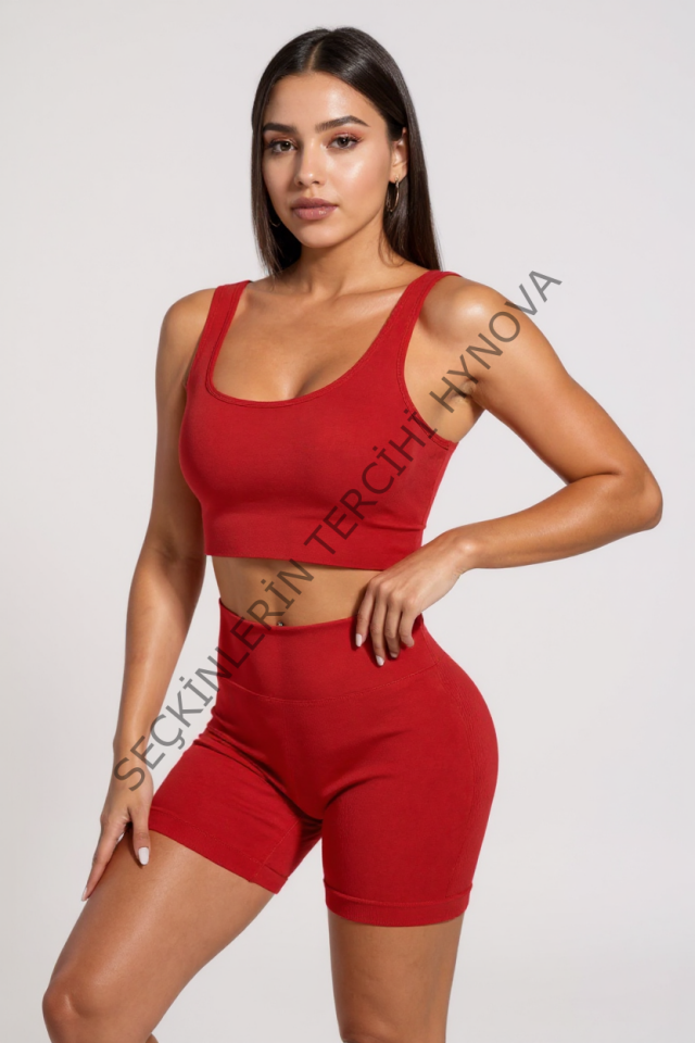 Kadın Kırmızı Kalın Askılı Yüksek Bel Şortlu Gecelik Takımı – Modern, Konforlu ve Günlük Kombinlere Uygun