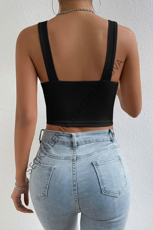 Kadın Siyah Kare Yaka Kalın Askılı Dekolteli Crop Top Bluz – Şık, Rahat ve Kolay Kombinlenebilir