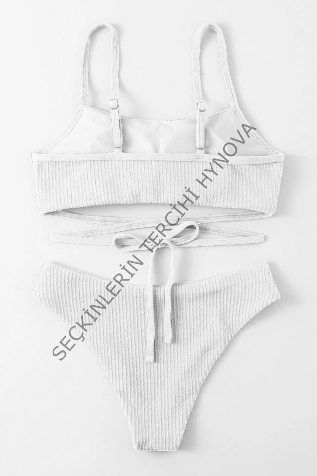 Kadın Beyaz Çapraz Bağlama Detaylı Yüksek Bel Bikini Takımı – Modern, Konforlu ve Günlük Kombinlere Uygun