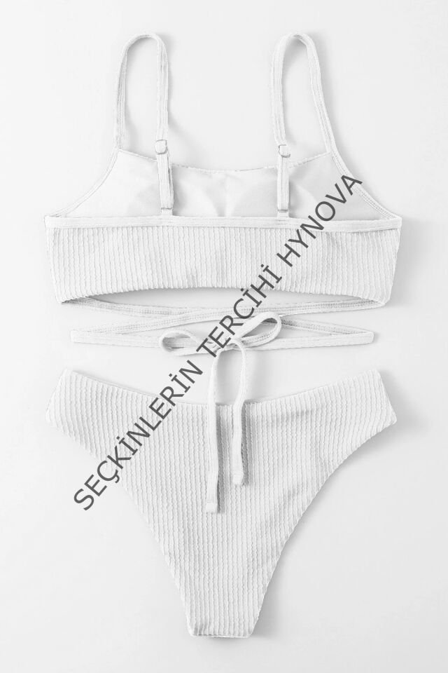 Kadın Beyaz Çapraz Bağlama Detaylı Yüksek Bel Bikini Takımı – Modern, Konforlu ve Günlük Kombinlere Uygun