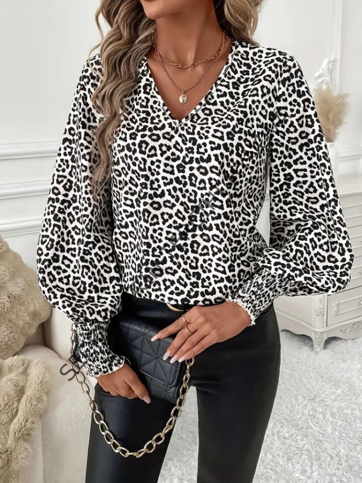Kadın Uzun Kollu V Yaka Kollar Gipe Detaylı Leopar Desenli Süprem Bluz