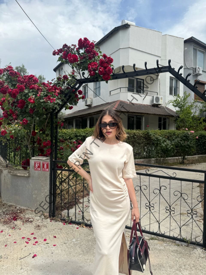 Kısa Kollu Uzun Yandan Yırtmaçlı Elbise - Beyaz