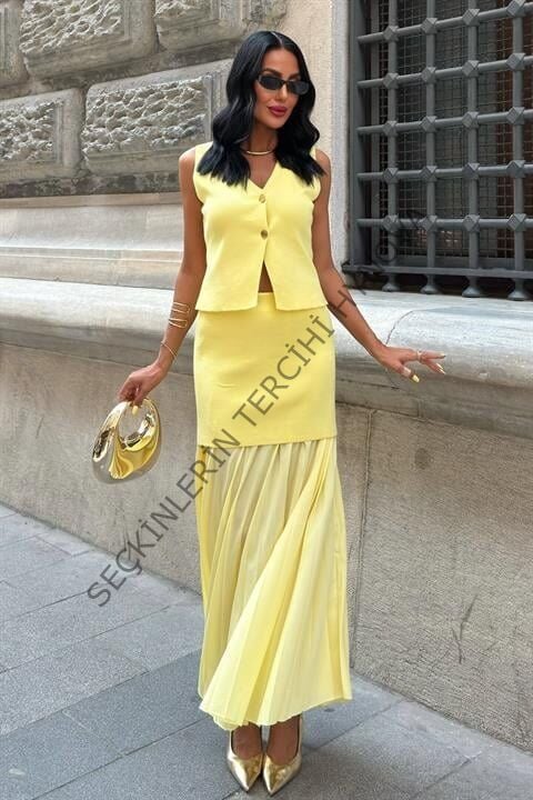 Yelekli Ve Pilise Etekli Triko Takım 10001