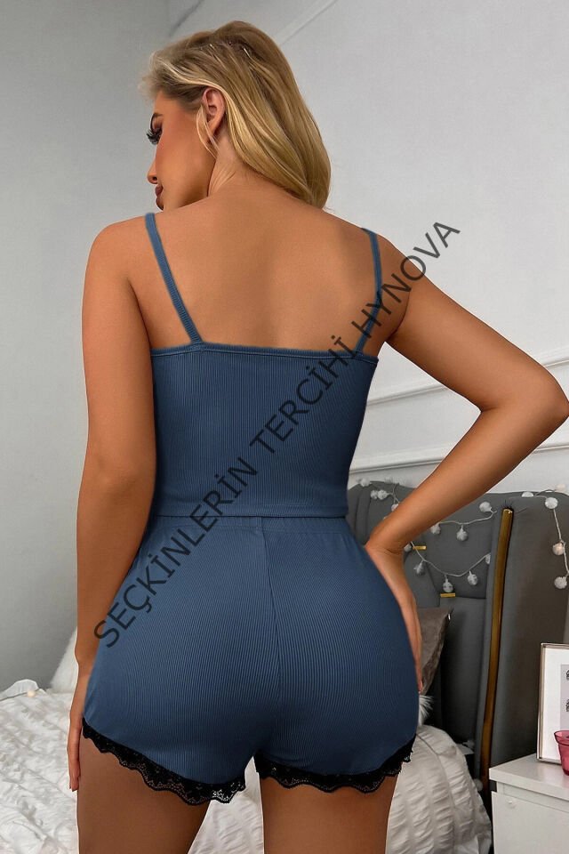 Kadın Lacivert Alt Ve Üst Dantel Detaylı Şortlu Gecelik Takımı – Modern, Konforlu ve Günlük Kombinlere Uygun