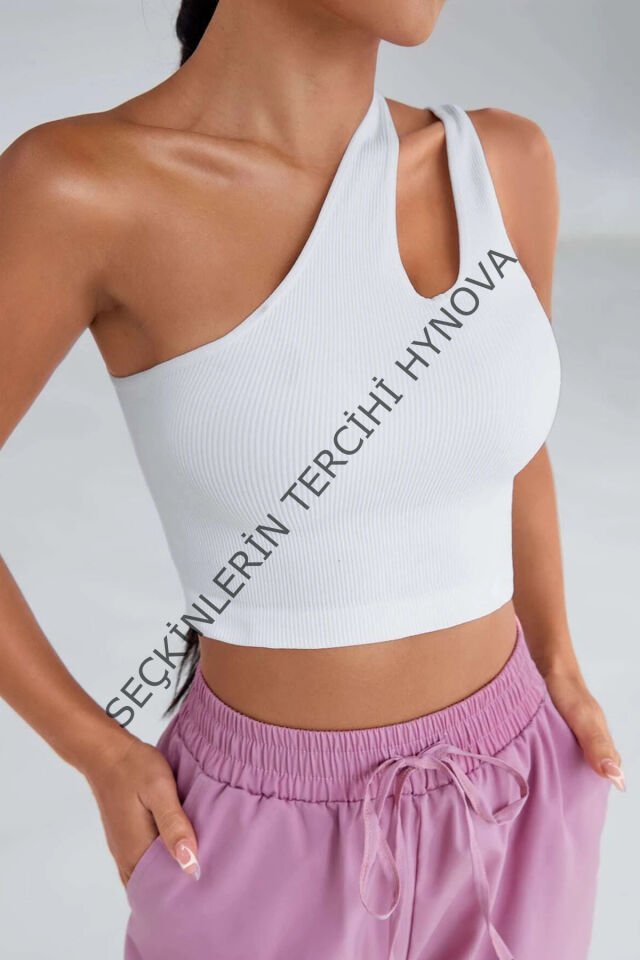 Kadın Beyaz Tek Omuz Cut Out Detaylı Crop Top Bluz – Şık, Rahat ve Kolay Kombinlenebilir