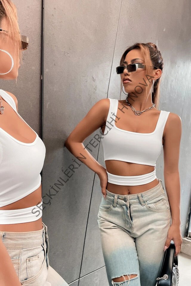 Kadın Beyaz Göbek Dekolteli Crop Top Bluz – Şık, Rahat ve Kolay Kombinlenebilir