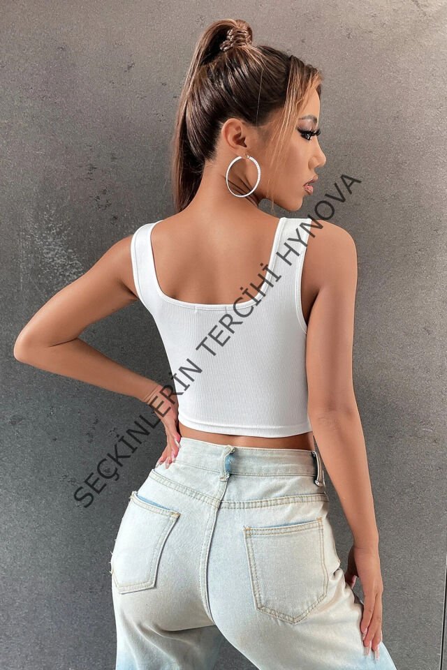 Kadın Beyaz Göbek Dekolteli Crop Top Bluz – Şık, Rahat ve Kolay Kombinlenebilir