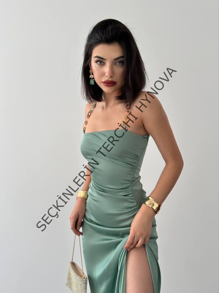 Oxpo Yırtmaç Detaylı Elbise