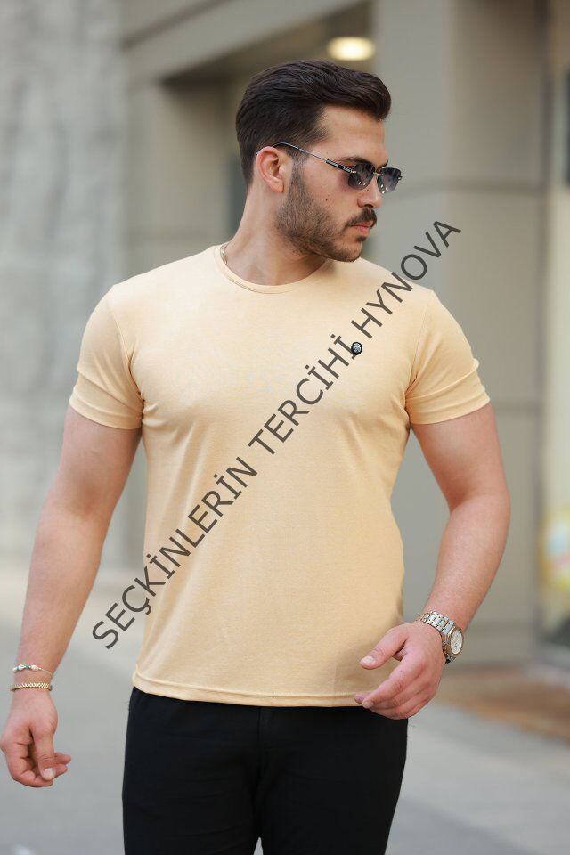 Erkek Bisiklet Yaka Arma Detaylı Basic Kısa Kollu Tişört