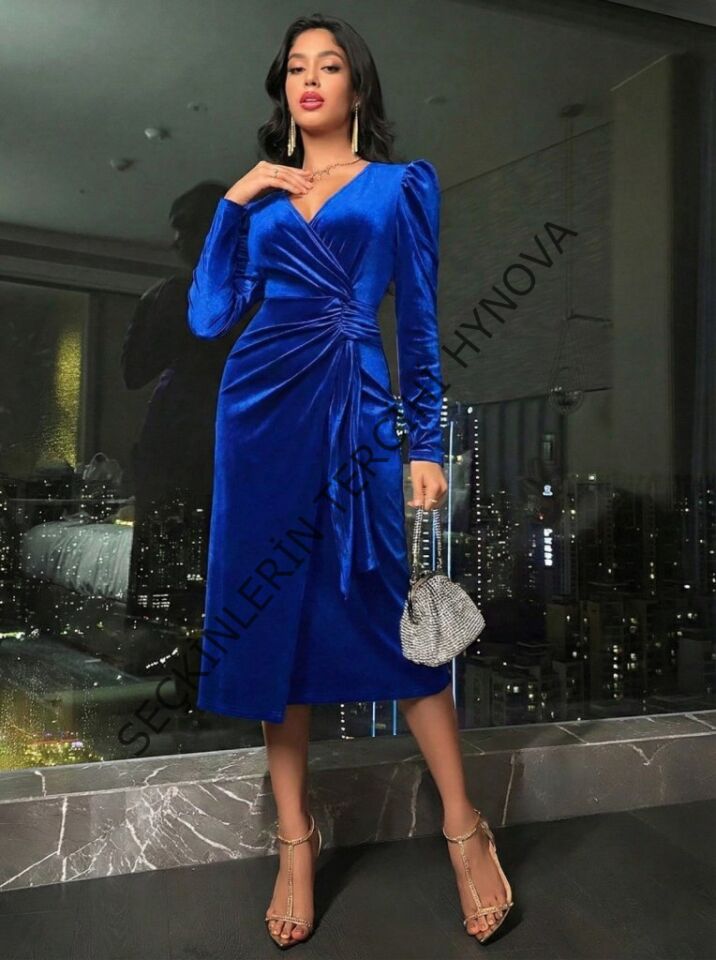 Kadın Uzun Kollu Kruvaze Yakalı Yandan Büzgülü Midi Kadife Elbise