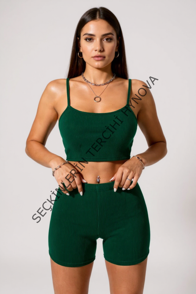 Kadın Yeşil Şortlu Kaşkorse Gecelik Takım – Modern, Konforlu ve Günlük Kombinlere Uygun