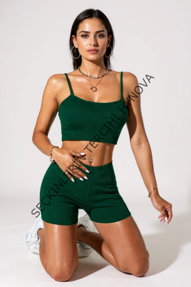 Kadın Yeşil Şortlu Kaşkorse Gecelik Takım – Modern, Konforlu ve Günlük Kombinlere Uygun