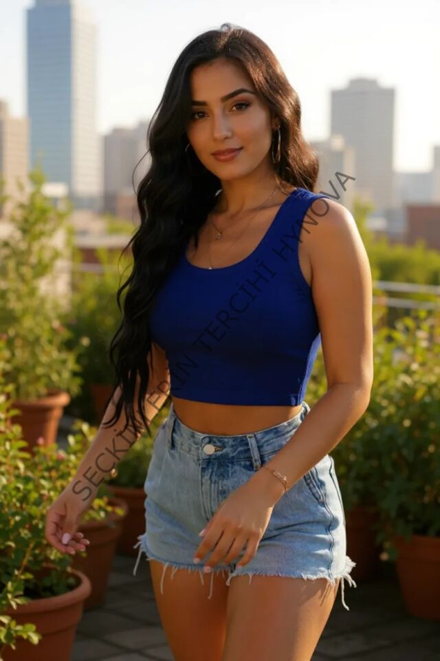 Kadın Lacivert Kare Yaka Crop Top Bluz – Şık, Rahat ve Kolay Kombinlenebilir