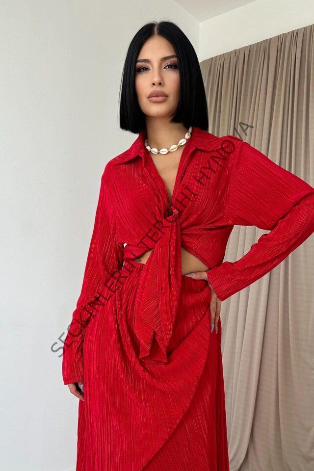 Kırmızı Fitilli Gömlek Ve Uzun Etek Takım