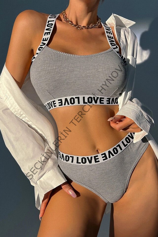 Kadın Gri Çapraz Sırt Ve Love Yazı Detaylı Iç Çamaşır Takımı – Modern, Konforlu ve Günlük Kombinlere Uygun