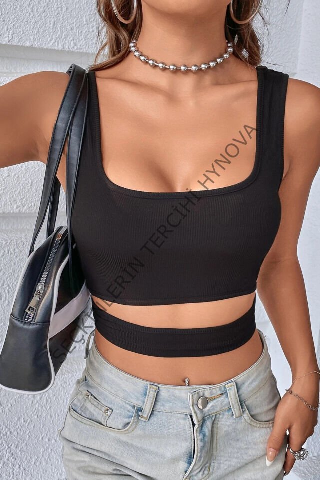 Kadın Siyah Göbek Dekolteli Crop Top Bluz – Şık, Rahat ve Kolay Kombinlenebilir