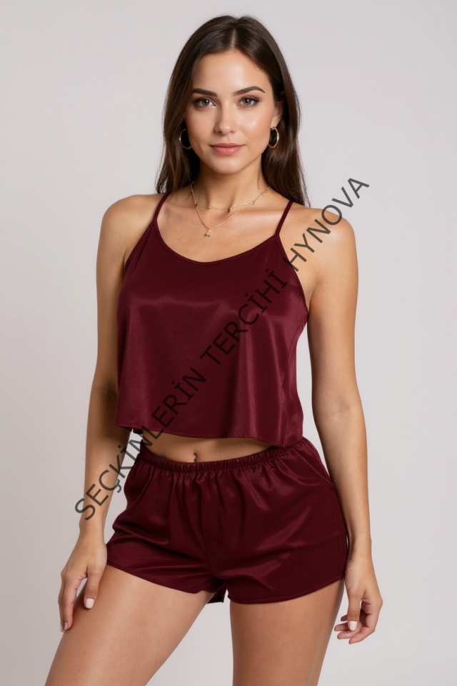 Kadın Bordo Asimetrik Sırt Dekolte Detaylı Şık Şortlu Gecelik Takım – Modern, Konforlu ve Günlük Kombinlere Uygun