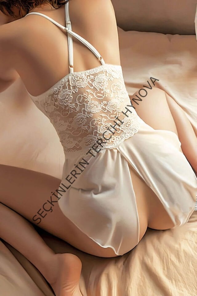 Kadın Beyaz Özel Bölgesi Açık Dantelli Gecelik – Modern ve Şık Tasarım