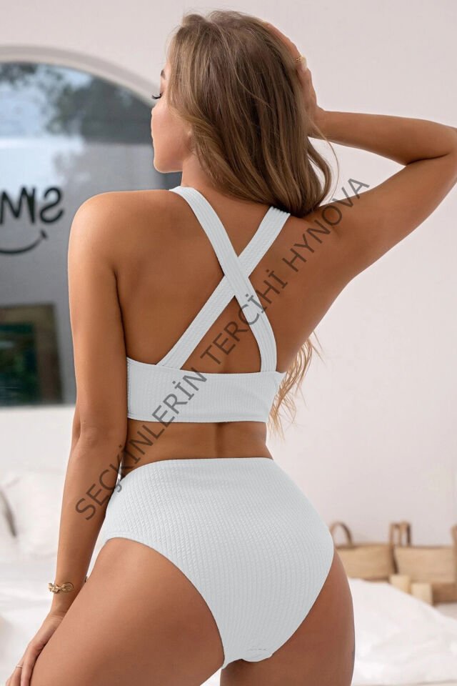Kadın Beyaz Çapraz Sırt Detaylı Iç Çamaşır Takımı – Modern, Konforlu ve Günlük Kombinlere Uygun