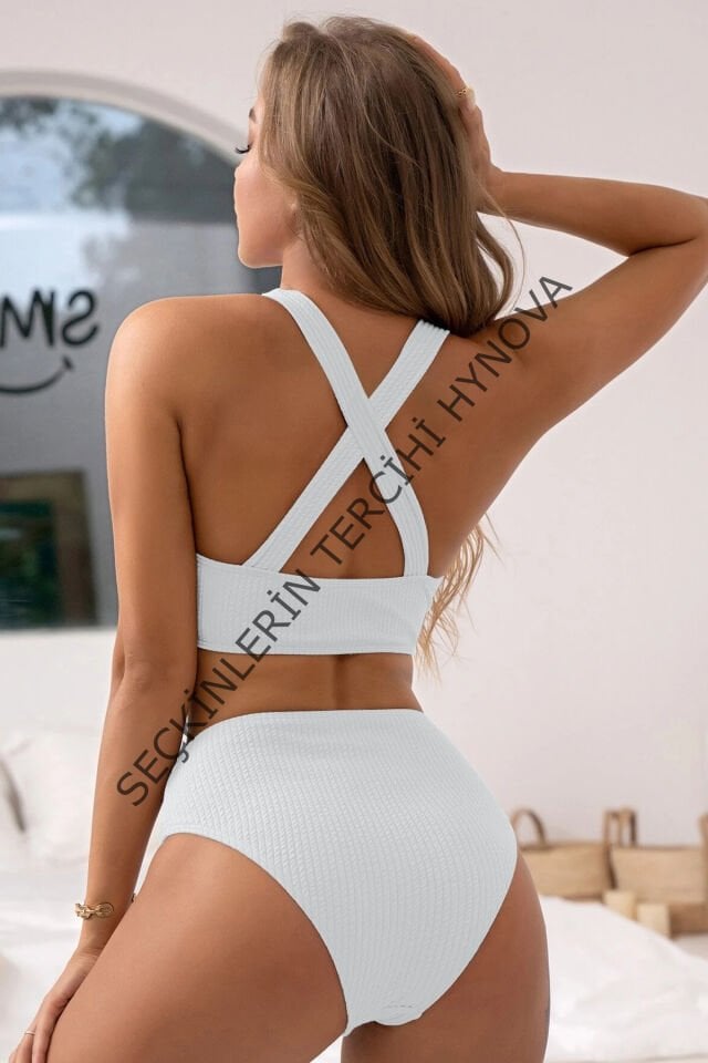 Kadın Beyaz Çapraz Sırt Detaylı Iç Çamaşır Takımı – Modern, Konforlu ve Günlük Kombinlere Uygun