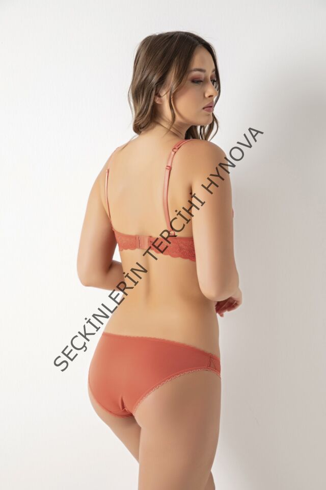 Kadın Kiremit Straplez Push Up Dolgulu Sütyen Külot Takımı – Modern, Konforlu ve Günlük Kombinlere Uygun