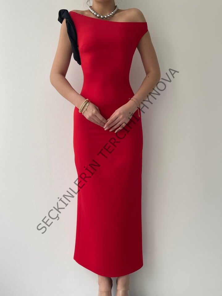 Jovani Omuz Detaylı Elbise